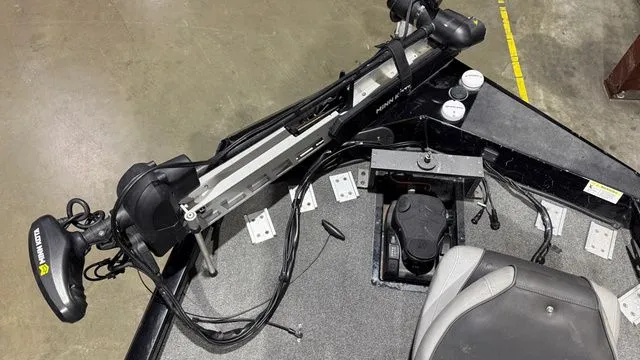 Slide: The Image of Crestliner Vt18 pro w/ Mercury 115 2015 - 7