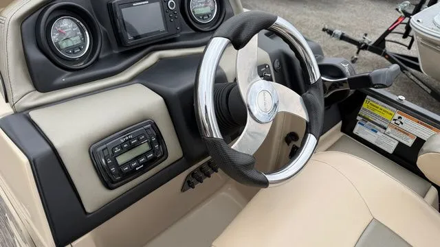 Slide: The Image of Coach Pontoons 25Rlw/ Honda 250 2016 - 14