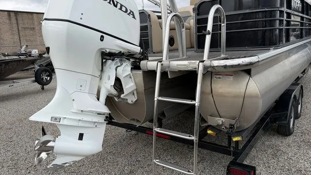 Slide: The Image of Coach Pontoons 25Rlw/ Honda 250 2016 - 3