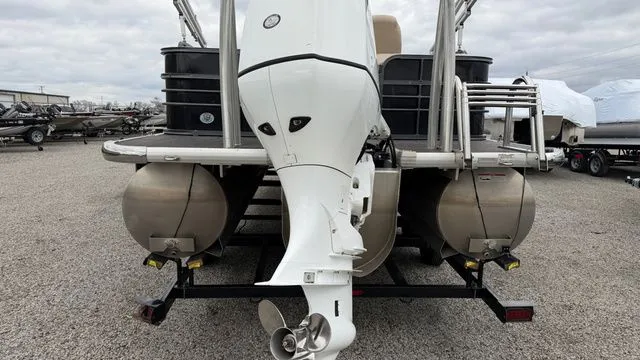 Slide: The Image of Coach Pontoons 25Rlw/ Honda 250 2016 - 4