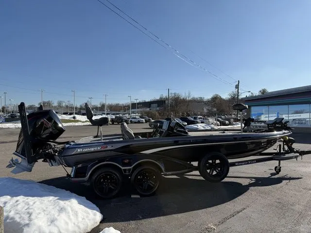 Slide: The Image of Ranger Z521R 2025 - 10