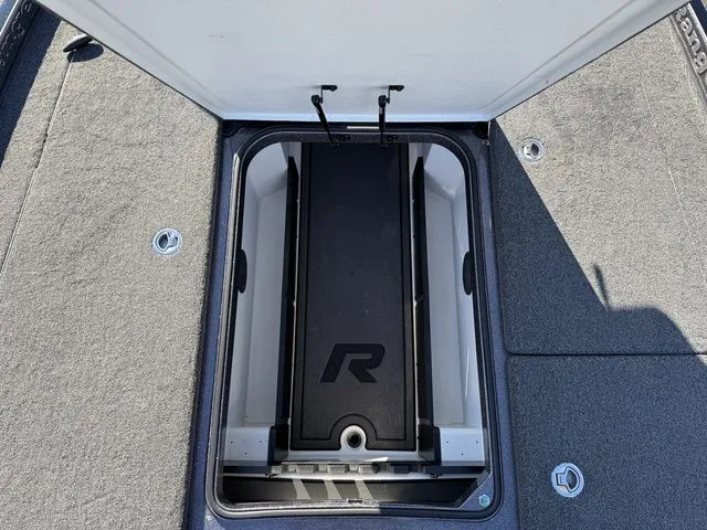 Slide: The Image of Ranger Z521R 2025 - 8