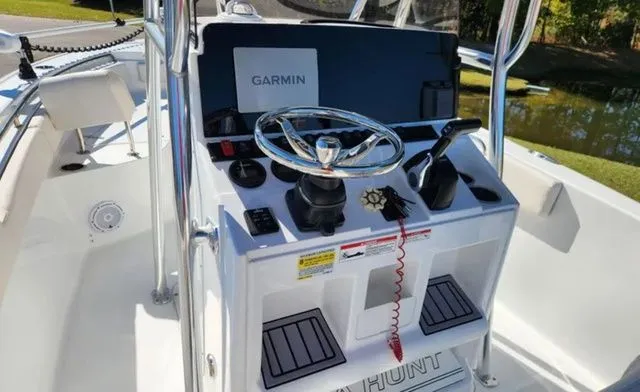 Slide: The Image of Sea Hunt Ultra 229 2024 - 4