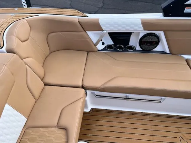 Slide: The Image of MasterCraft XT24 2023 - 10