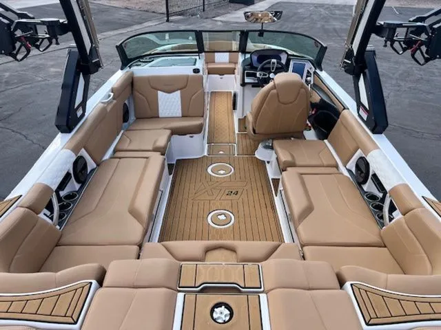 Slide: The Image of MasterCraft XT24 2023 - 20