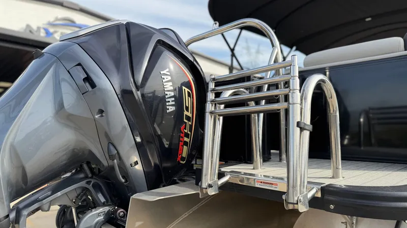 Slide: The Image of Yamaha outboard motor on Avalon 2385 CAT QL boat, 2022 model. - 21