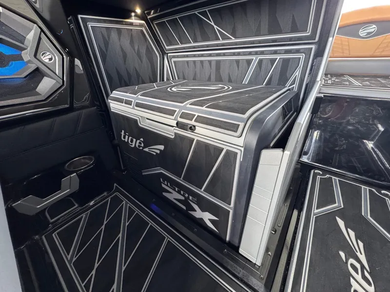 Slide: The Image of Interior of 2025 Tigé Ultré 25ZX with modern design. - 20