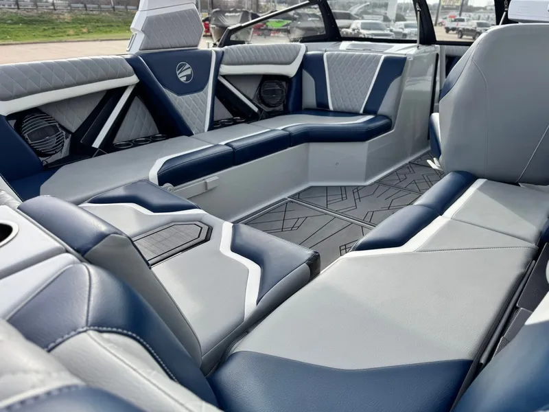 Slide: The Image of Tigé 23ZX 2023 - 10