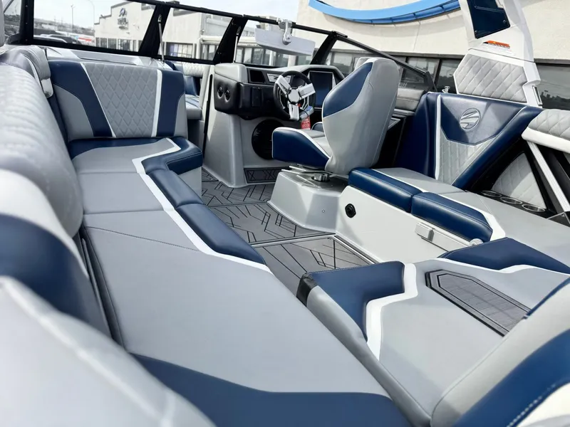 Slide: The Image of Tigé 23ZX 2023 - 12