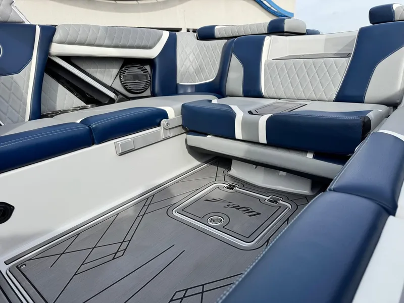 Slide: The Image of Tigé 23ZX 2023 - 15