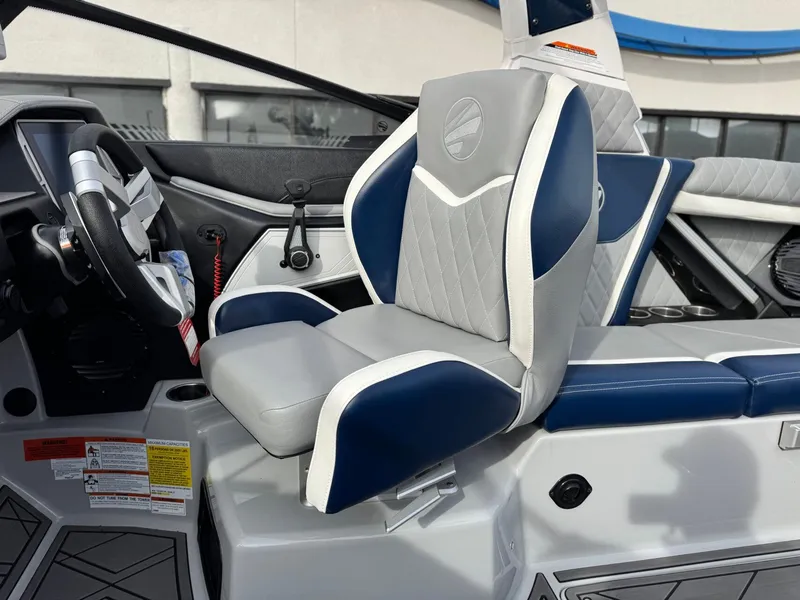 Slide: The Image of Tigé 23ZX 2023 - 16