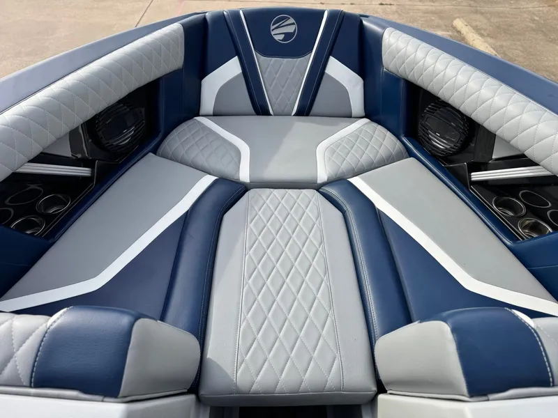 Slide: The Image of Tigé 23ZX 2023 - 18