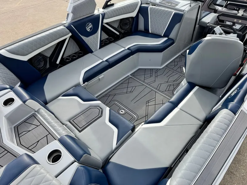 Slide: The Image of Tigé 23ZX 2023 - 9