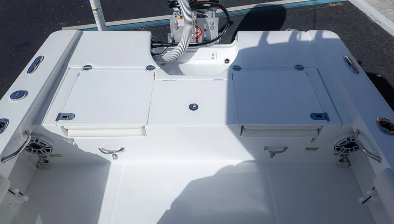 Slide: The Image of Everglades 253 Center Console 2026 - 10