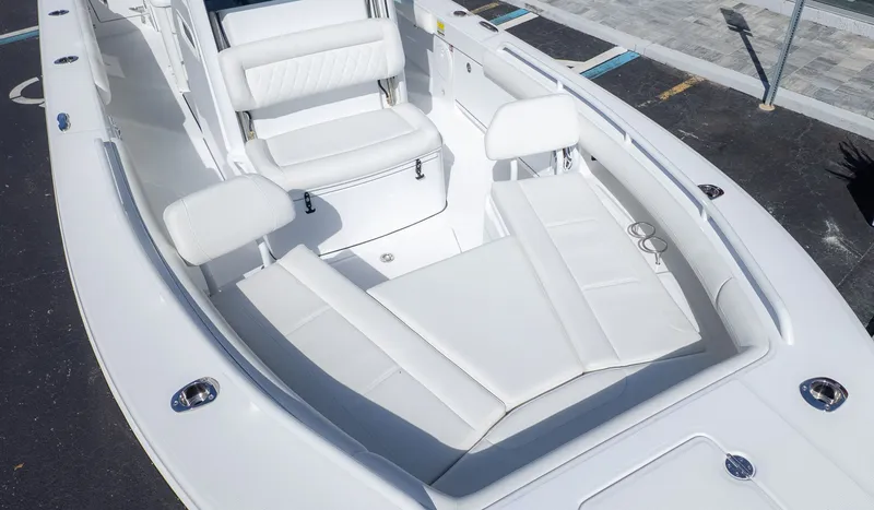 Slide: The Image of Everglades 253 Center Console 2026 - 15