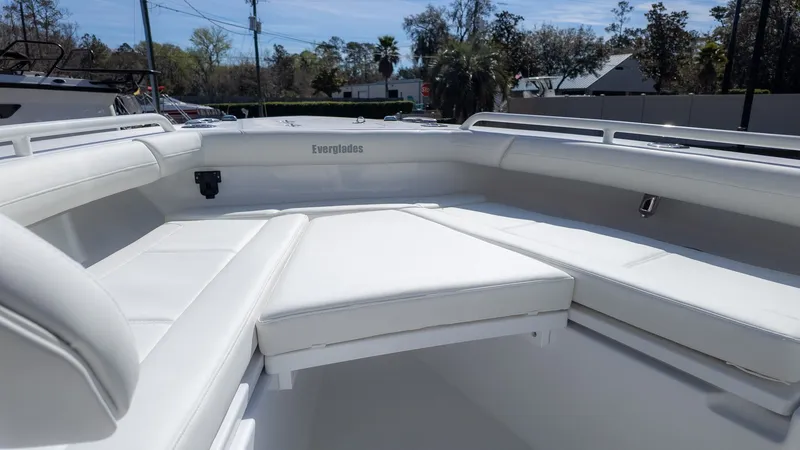 Slide: The Image of Everglades 253 Center Console 2026 - 16