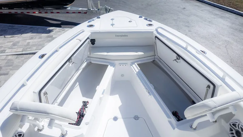 Slide: The Image of Everglades 253 Center Console 2026 - 19