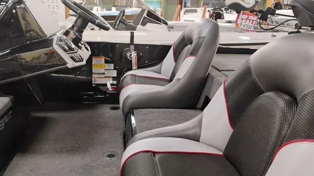 Slide: The Image of Ranger Z185 2025 - 14