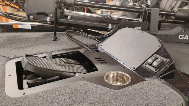 Slide: The Image of Ranger Z185 2025 - 8