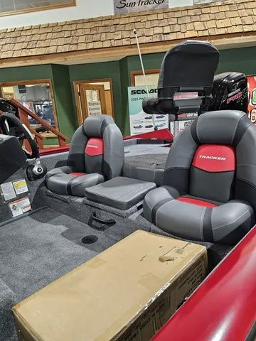 Slide: The Image of Tracker Pro Team 190 2025 - 24