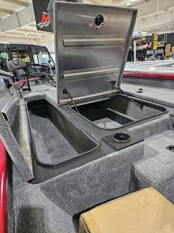 Slide: The Image of Tracker Pro Team 190 2025 - 8