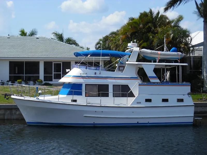 Slide: The Image of Marine Trader 38 Sundeck 1988 - 0
