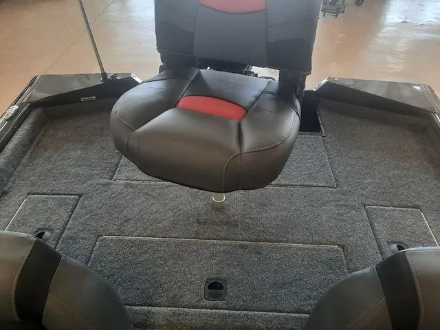 Slide: The Image of Tracker Pro Team 175 TXW 2026 - 15