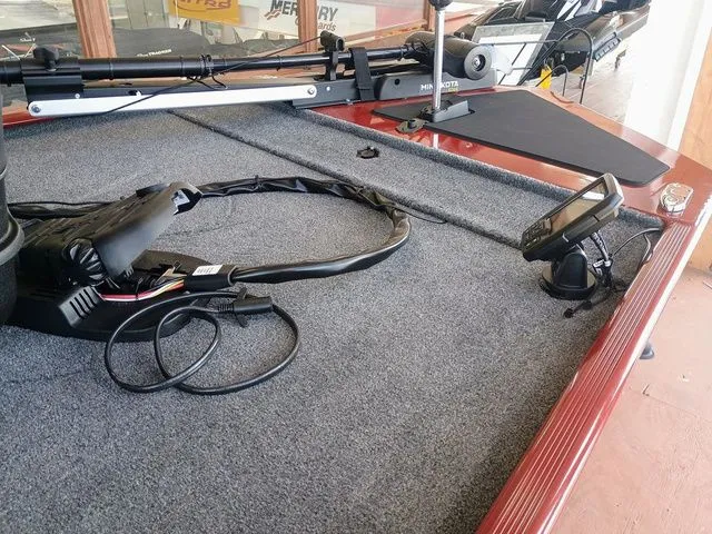 Slide: The Image of Tracker Bass Tracker Classic XL 2026 - 13