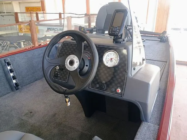 Slide: The Image of Tracker Bass Tracker Classic XL 2026 - 14