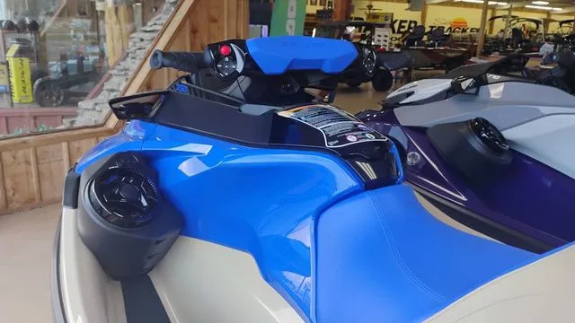 Slide: The Image of Sea-Doo Wake 2025 - 15