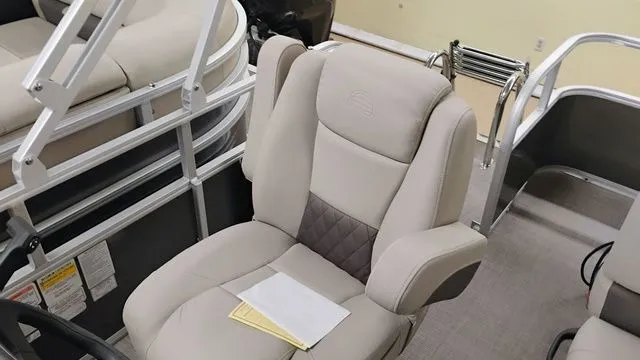 Slide: The Image of Sun Tracker Party Barge 18 DLX 2025 - 11