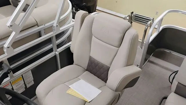 Slide: The Image of Sun Tracker Party Barge 18 DLX 2025 - 35