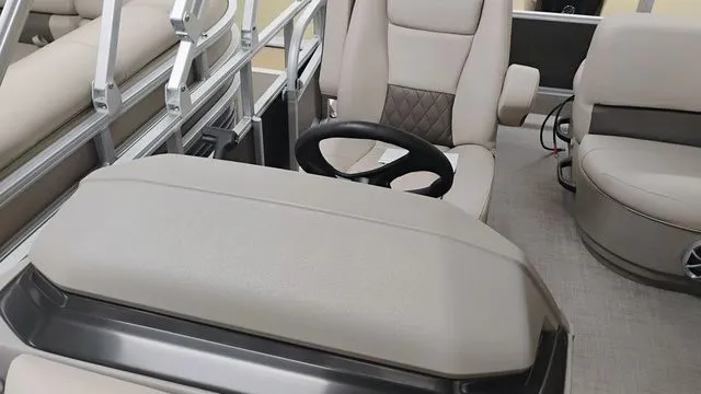 Slide: The Image of Sun Tracker Party Barge 18 DLX 2025 - 37