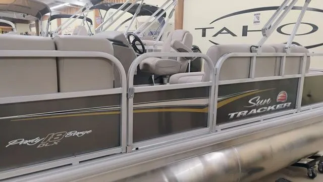 Slide: The Image of Sun Tracker Party Barge 18 DLX 2025 - 44