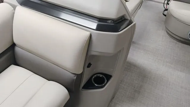 Slide: The Image of Sun Tracker Party Barge 18 DLX 2025 - 8