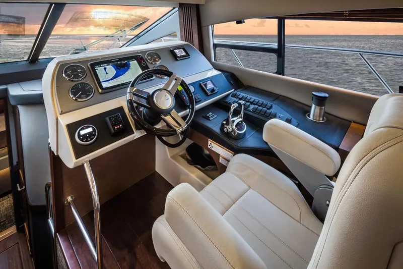 Slide: The Image of Sea Ray 510 Sundancer 2015 - 7