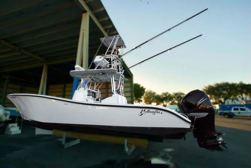 Slide: The Image of Yellowfin 36 CC 2011 - 0
