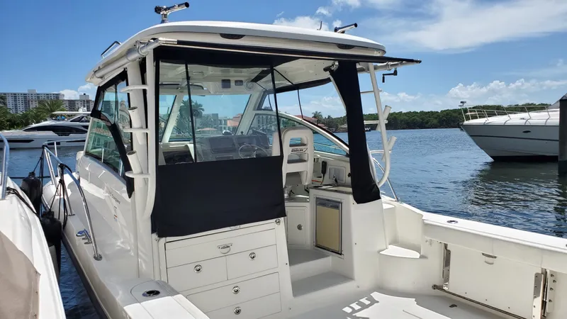 Slide: The Image of Boston Whaler 315 Conquest 2014 - 9