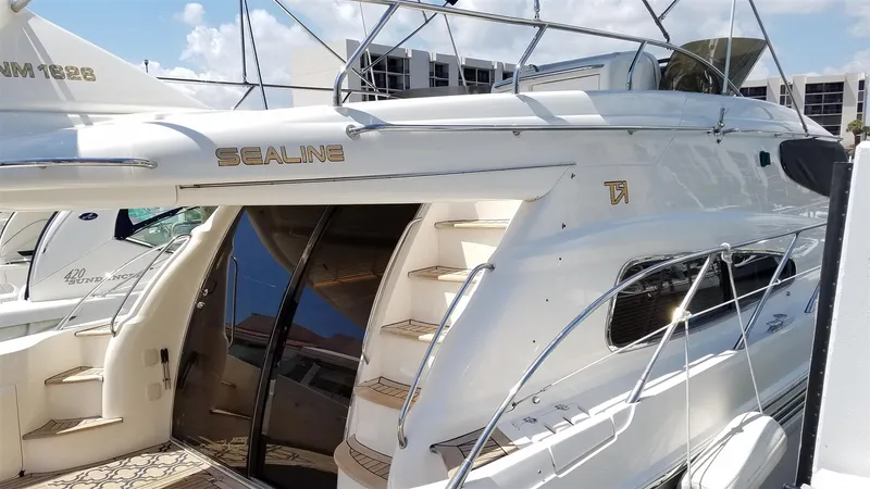 Slide: The Image of Sealine T51 1999 - 2
