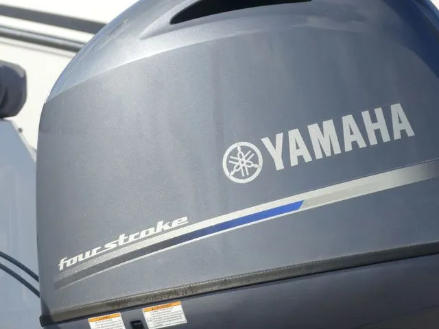 Slide: The Image of Hurricane SunDeck Sport 185 OB 2020 - 10