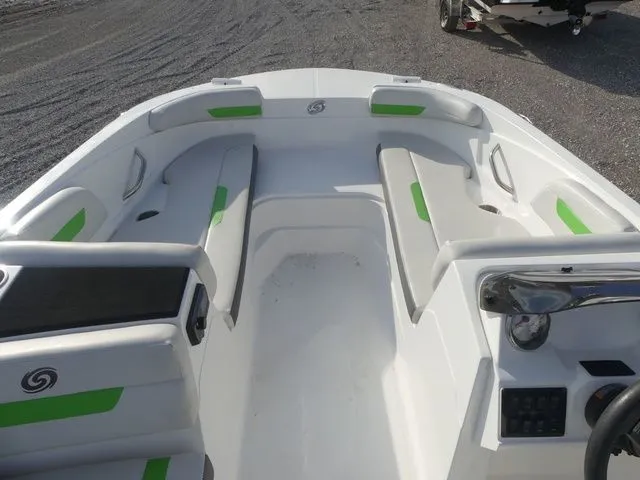 Slide: The Image of Hurricane SunDeck Sport 185 OB 2020 - 13