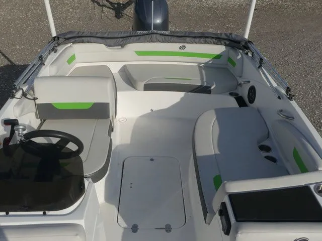 Slide: The Image of Hurricane SunDeck Sport 185 OB 2020 - 14