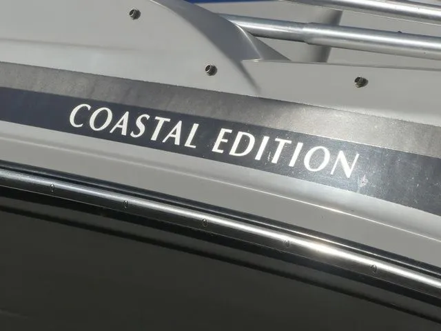 Slide: The Image of Hurricane SunDeck Sport 185 OB 2020 - 9