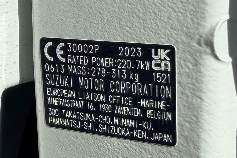 Slide: The Image of Label on Suzuki motor, 220.7 kW, for Wellcraft 270 Coastal O/B, 2000 model. - 27