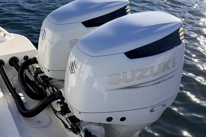 Slide: The Image of Twin Suzuki outboard motors on a 2000 Wellcraft 270 Coastal O/B boat. - 8