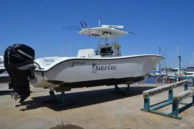 Slide: The Image of Yellowfin Center Console 2007 - 0