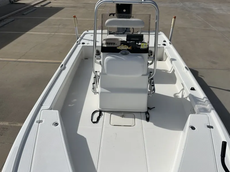 Slide: The Image of 2014 Mako 21 LTS boat, interior view, empty deck, steering console. - 19