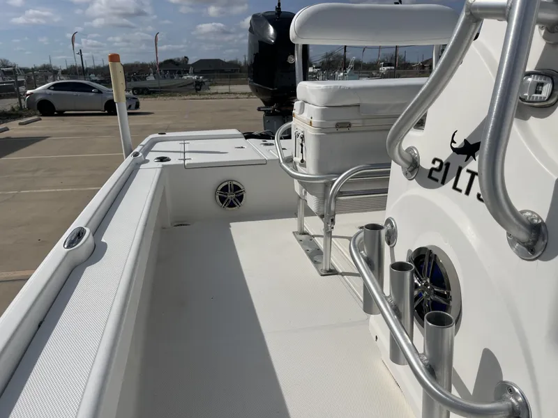 Slide: The Image of 2014 Mako 21 LTS boat interior with seating and holders. - 21