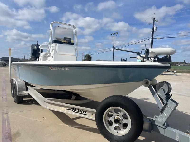 Slide: The Image of 2014 Mako 21 LTS boat on trailer, blue sky. - 6