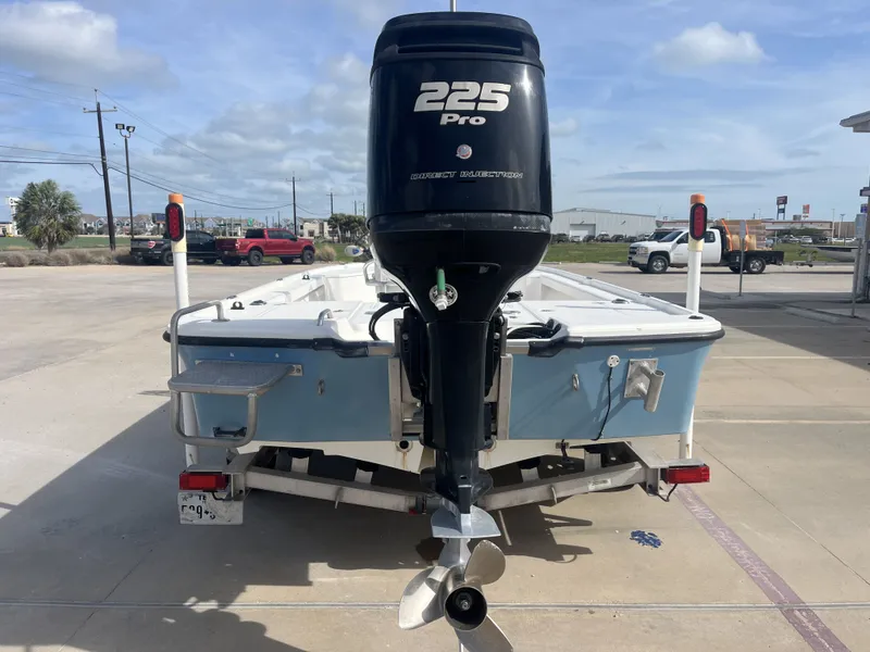 Slide: The Image of Rear view of a 2014 Mako 21 LTS boat with 225 Pro engine. - 9